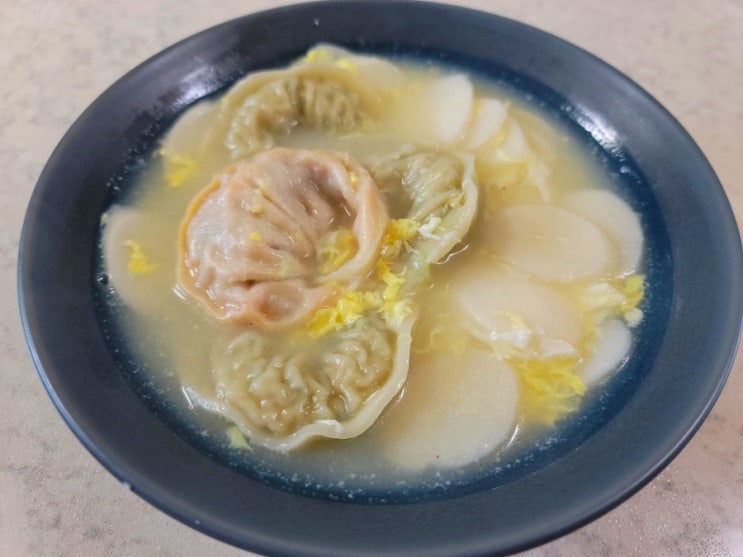  저녁메뉴추천 냉장고파먹기 떡 만두국 끓이는법