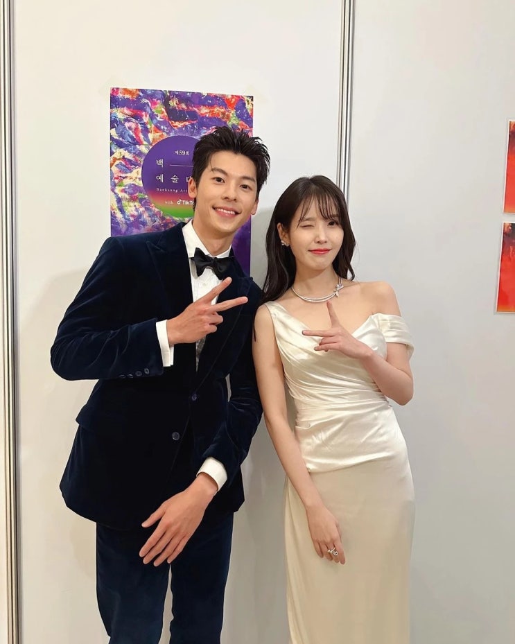 "다재다능하고 귀여워" 대만 톱스타 허광한, 아이유와 만남...백상 시상자로 참석 후 다정한 투 샷 "다재다능하고 귀여워" 대만 톱스타 허광한, 아이유와 만남...백상 시상자로 참석 후 다정한 투 샷