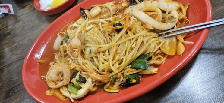  한달에 한번씩 꼭 가는 맛집. 황금원
