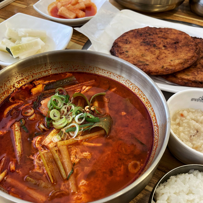  인천 주안동 밥집 '닭곰탱이 주안점' 얼큰한 닭개장과 담백한 녹두전 맛집