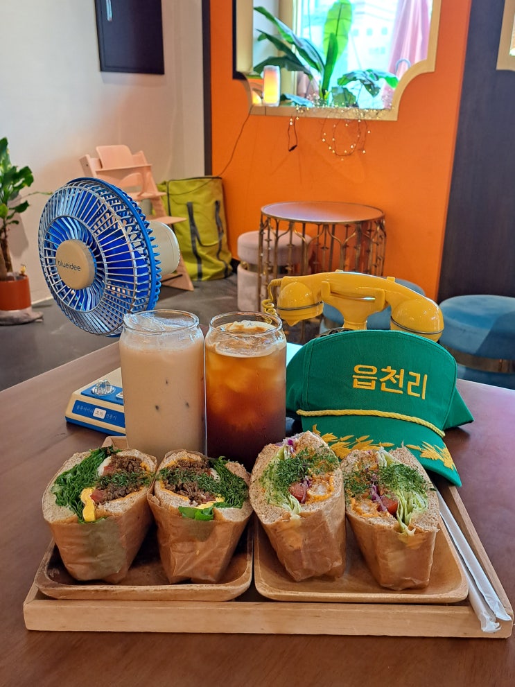  송도 카페 엔틱한 소품과 맛난 샌드위치가 있는 읍천리382