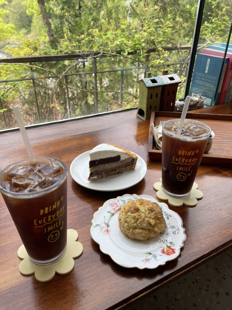  파주 카페 우연히 설렘, 드라이브 겸 데이트! 초록초록 통창뷰와 친절한 사장님