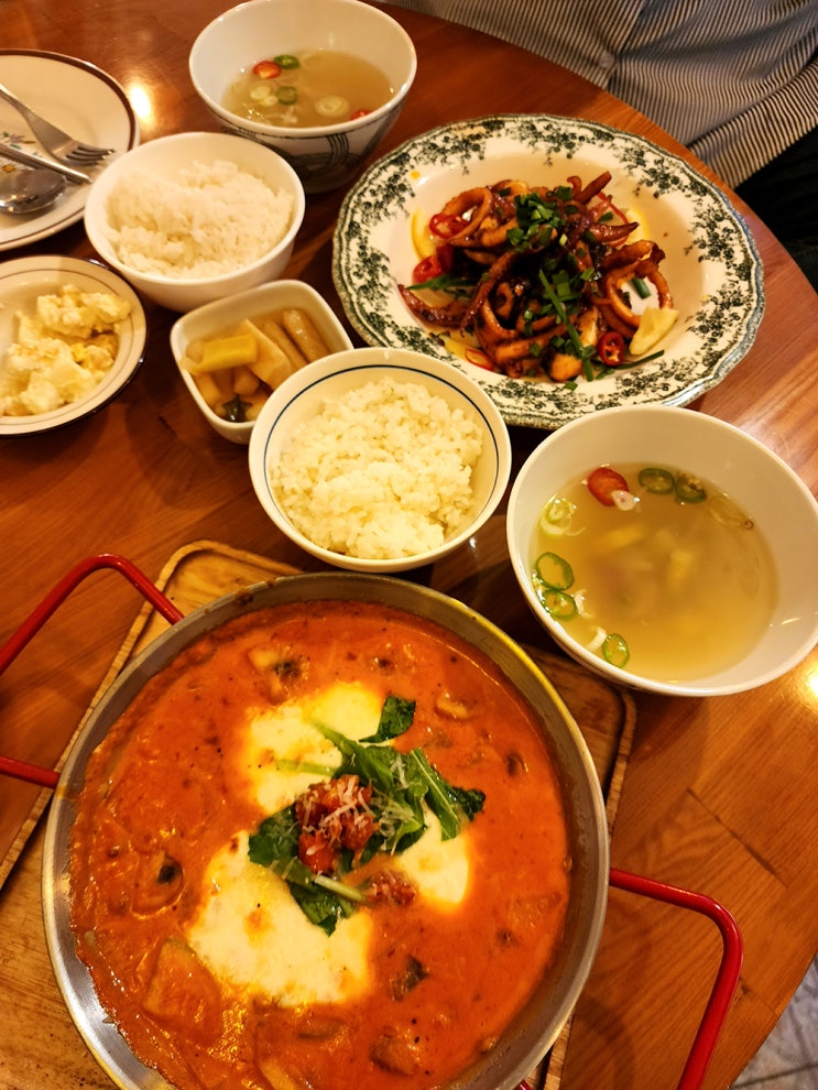 대학로 밥집 깔끔 단정한 부부식당