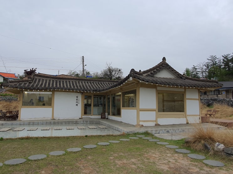  인유카페 - 도고 신언리의 한옥을 개조한 카페