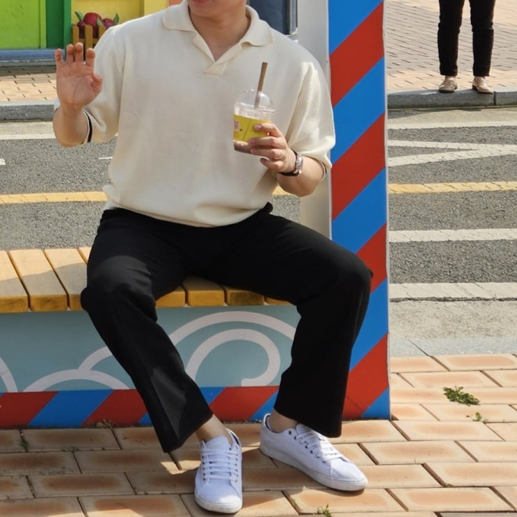 20230428 아이보리 니트 티셔츠 흰색 스니커즈 코디 데일리룩 20230428 아이보리 니트 티셔츠 흰색 스니커즈 코디 데일리룩