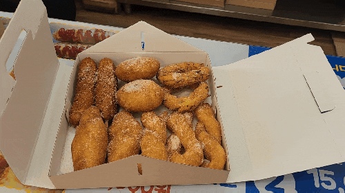 제주 꽈배기 맛집 단체 주문도 가능하고 종류도 다양해서 어린아이부터 어르신까지 좋아하는 간식 진품꽈배기 제주 꽈배기 맛집 단체 주문도 가능하고 종류도 다양해서 어린아이부터 어르신까지 좋아하는 간식 진품꽈배기