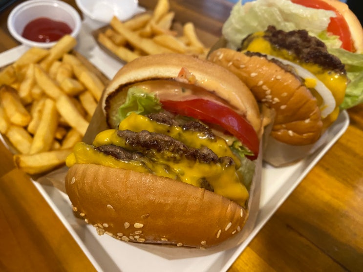  기본에 충실한 햄버거맛의 신림동 맛집 버거랩