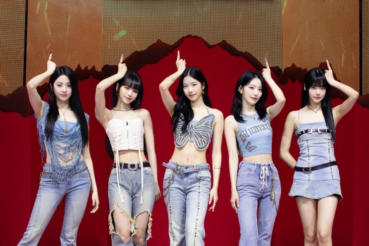 "우리의 길을 간다!" 르세라핌, '언포기븐' 컴백...야망? 독기? 이번엔 여유 느낄 것 (ft. 화보) "우리의 길을 간다!" 르세라핌, '언포기븐' 컴백...야망? 독기? 이번엔 여유 느낄 것 (ft. 화보)