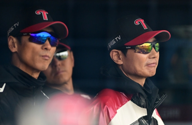  염경엽 감독이 지금 많은 비판을 받는 이유!!(LG염경엽, 도루, 도루사, 견제사, 부상위험, 수비실책, 불펜야구, 고우석부상)