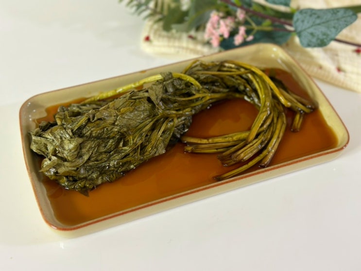  신선초 장아찌 만들기. 끓여서 넣는 맛있는 장아찌 간장 레시피. 신선초 나물 요리.