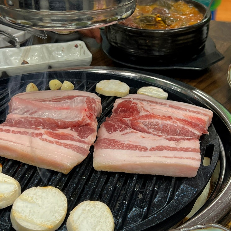  춘천 우두동 맛집, 삼겹살(뼈삼겹) 항정살이 맛있는 생갈비전문 돼지야