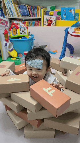  15개월 아기 종이블럭 무너뜨리고 놀기(대소근육 발달)