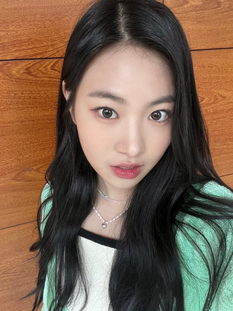 피프티 피프트 멤버 아란, 오늘(2일) 수술 후 현재 안정 취하는 중...급하게 전해졌다 피프티 피프트 멤버 아란, 오늘(2일) 수술 후 현재 안정 취하는 중...급하게 전해졌다