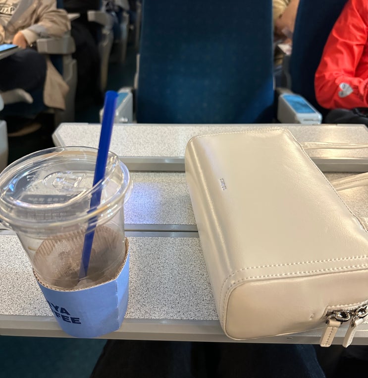  내 여름 데일리백이 될  스탠드오일 포스트백 크림 
