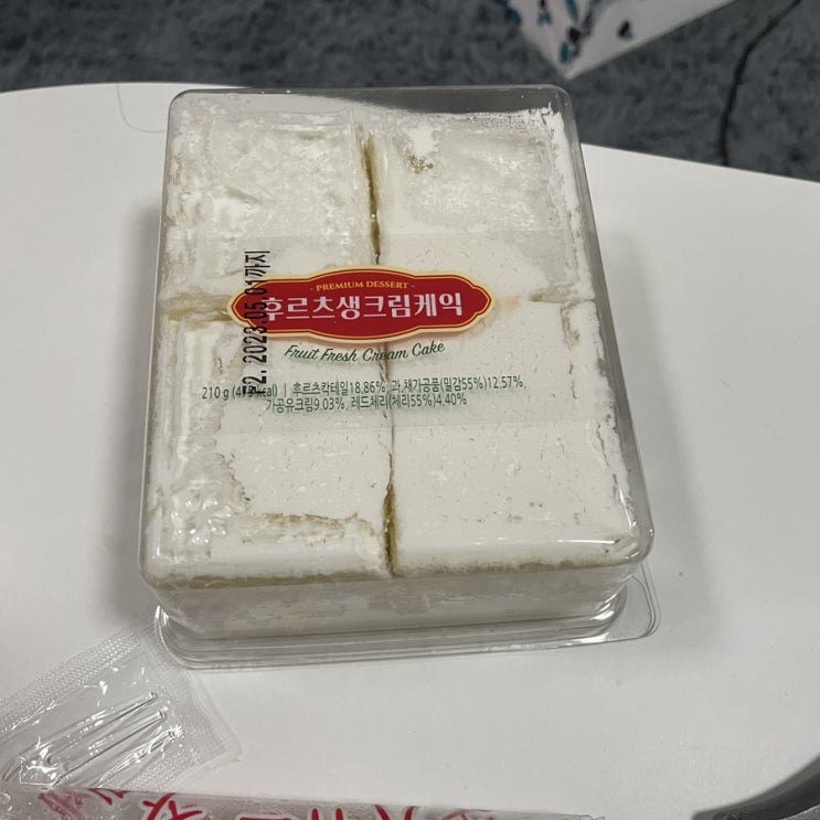  씨유 편의점 신상 존맛 후르츠생크림케익 먹은 후기 진짜 다시 꼭 사먹을래 너무 맛있어 ㅠ