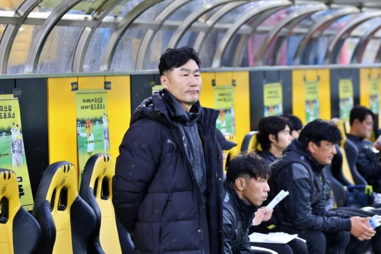 전남 이장관 감독,부산전... 부산 <b>박진섭 감독</b> ‘상위권... 