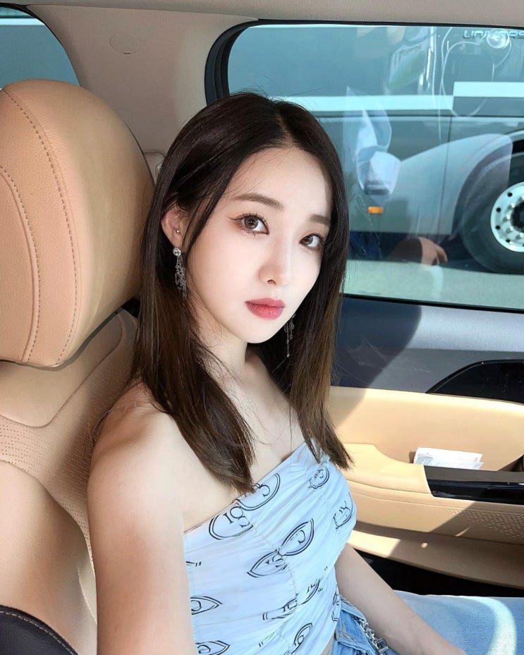 걸그룹 네이처 멤버 새봄, 숨막히는 볼륨감으로 섹시미 발산...팬들 사이에서 몸매 좋다고 난리 걸그룹 네이처 멤버 새봄, 숨막히는 볼륨감으로 섹시미 발산...팬들 사이에서 몸매 좋다고 난리