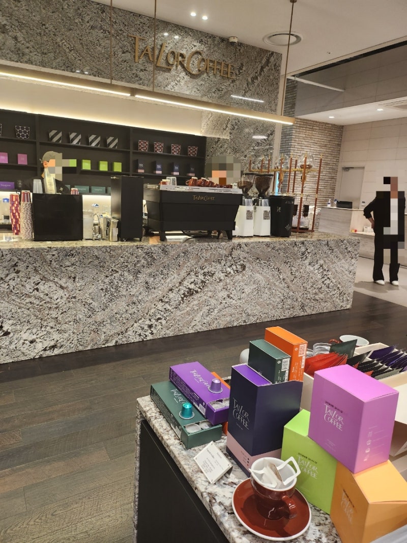 테일러 커피 더 현대 서울점 -SIE .샹프리 쇼핑.스톤헨지.오벤저스 어드벤처 팝업 : 네이버 블로그
