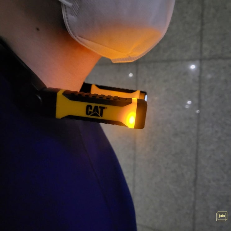 건전지교체식 캐터필라 목걸이형 넥라이트 CT7100 핸즈프리 랜턴으로 야간에도 걱정 없이 야외활동했어요