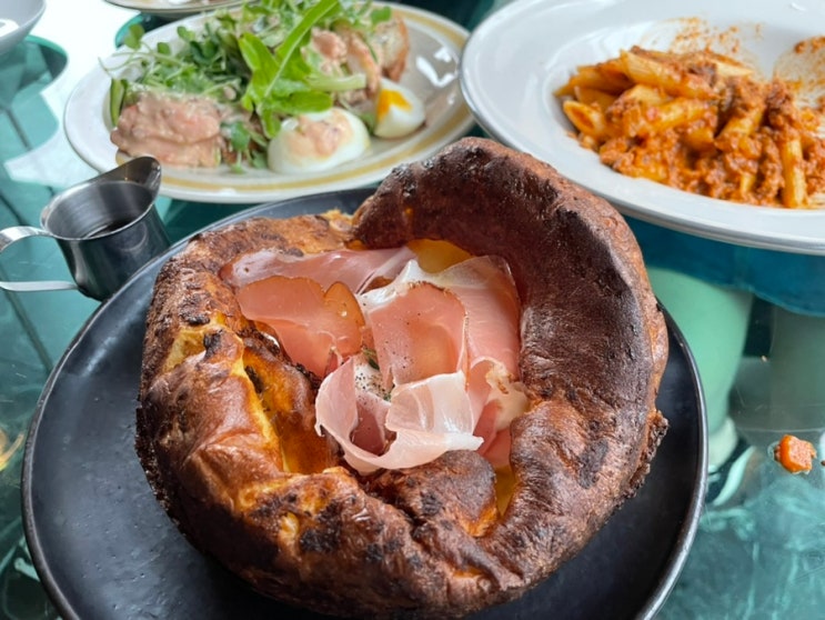  용산 브런치 카페 : 바통 밀 (팝오버 팬케이크 추천)