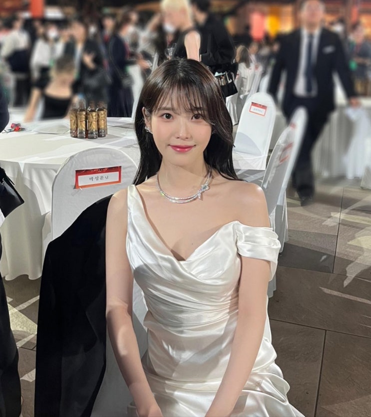 "스크린서는 힘 못 쓰나?" 아이유, 음원차트 휩쓸고 안방극장 보증수표...영화 성적은 기대 이하 "스크린서는 힘 못 쓰나?" 아이유, 음원차트 휩쓸고 안방극장 보증수표...영화 성적은 기대 이하
