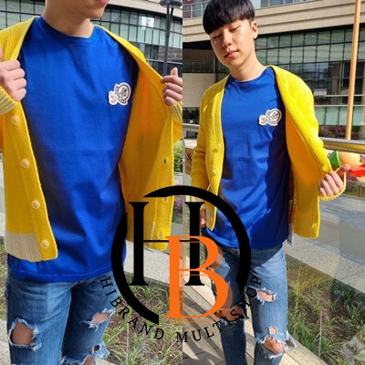 몽클레어 반팔 티셔츠, 지니어스 멀티 더블 로고 블루, 그린, 퍼플 입고