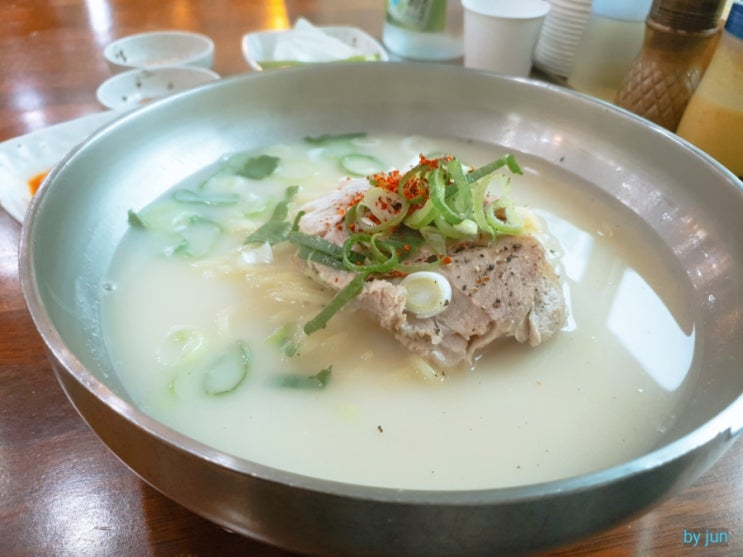  킨텍스 근처 가야밀면돼지국밥 일산본점 - 비 오는 날에는 역시 고기국수
