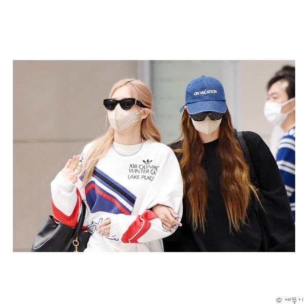 BLACKPINK Rosé 機場時尚：聖羅蘭太陽眼鏡
