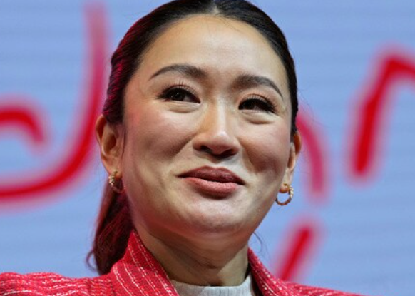 쫓겨난 태국 총리의 딸이 그의 예전 직업을 얻을 수 있습니다 쫓겨난 태국 총리의 딸이 그의 예전 직업을 얻을 수 있습니다