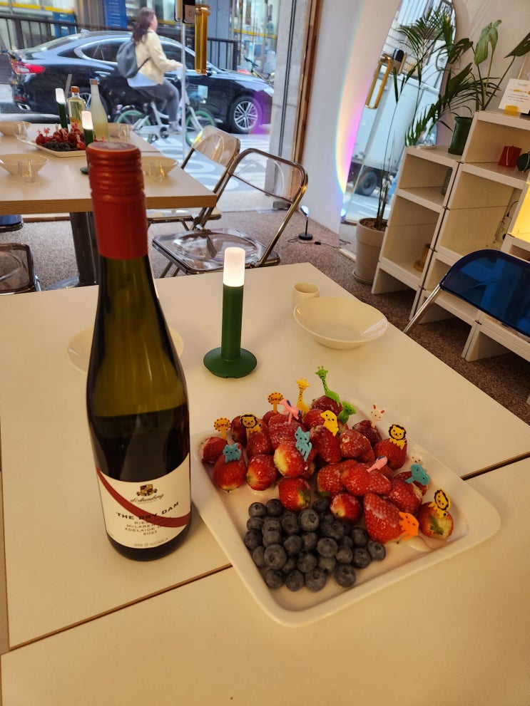 세븐일레븐 와인 추천 다렌버그 드라이 댐 리슬링 맛있엉. 세븐일레븐 와인 추천 다렌버그 드라이 댐 리슬링 맛있엉.