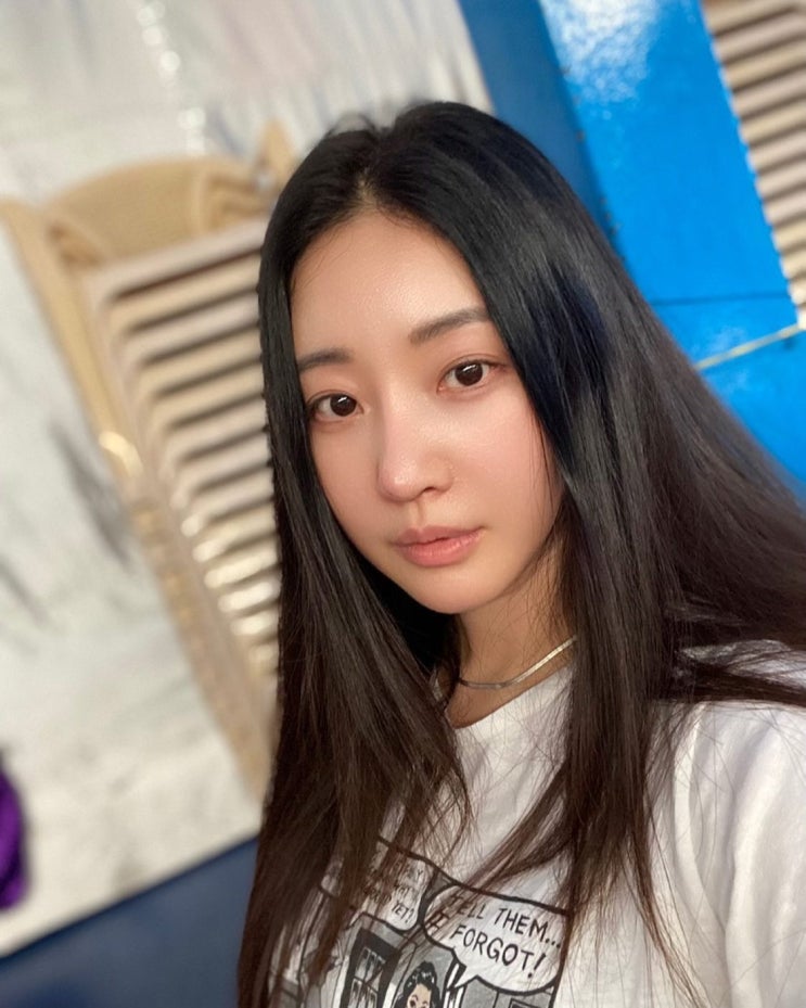 "두 얼굴의 여배우.." 대중교통 이용하던 김사랑, 주차장에는 2억원 호가하는 고성능 슈퍼카? "두 얼굴의 여배우.." 대중교통 이용하던 김사랑, 주차장에는 2억원 호가하는 고성능 슈퍼카?