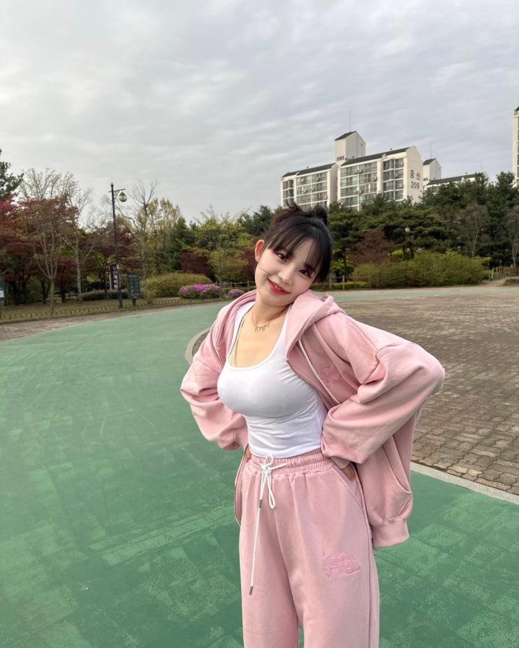 '22살에 엄마된' 유튜버 산범, 출산 6개월 만에 공개한 완벽에 가까운 몸매 근황 '22살에 엄마된' 유튜버 산범, 출산 6개월 만에 공개한 완벽에 가까운 몸매 근황