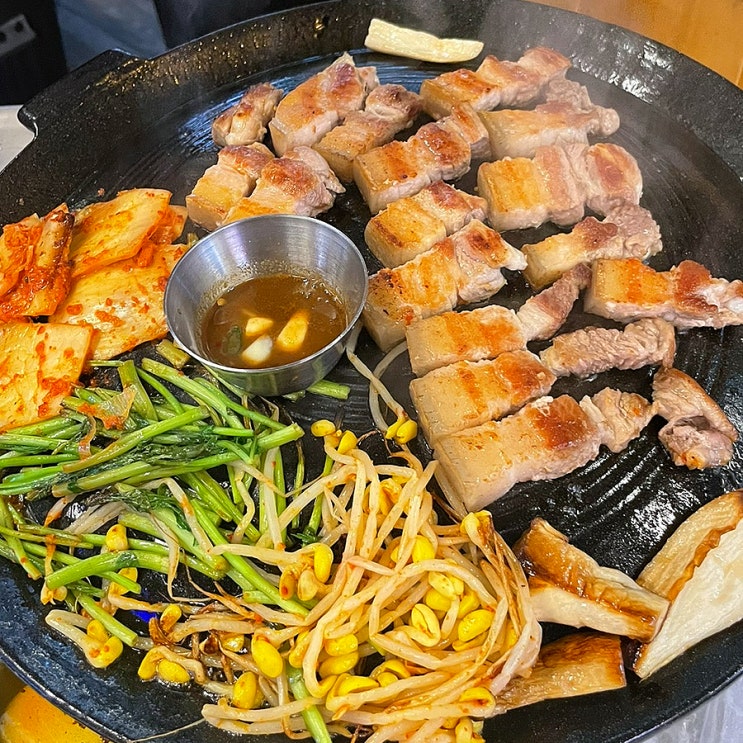 광주 동천동 삼겹살 맛집 솥뚜껑회관 (제주흑돼지, 숯불구이, 솥뚜껑삼겹살 전문점)