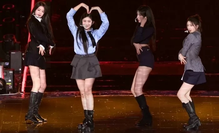 아이브 멤버 이서, 폭우 쏟아지는데도 공연 보러 온 팬들 위해 춤추다 피까지 흘려 아이브 멤버 이서, 폭우 쏟아지는데도 공연 보러 온 팬들 위해 춤추다 피까지 흘려