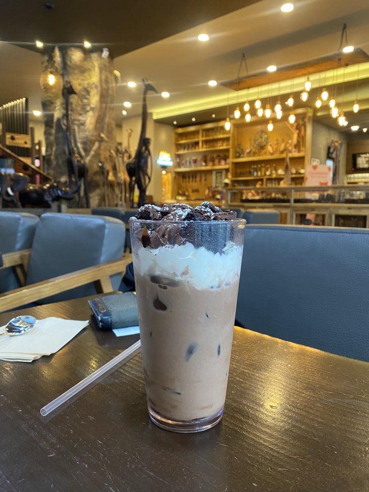 군산 수송동 아프리카 커피초콜릿. 프리카 쇼콜라. 비오는 날 수송동 카페 추천