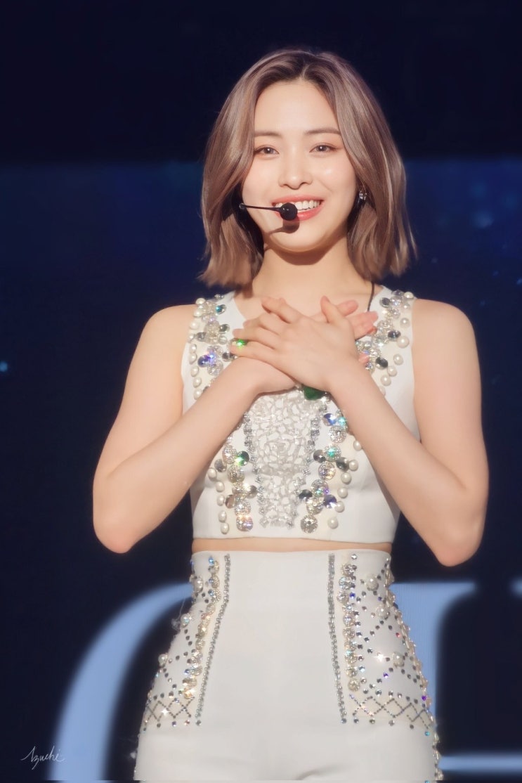 '4세대 걸그룹 대표 춤꾼' 있지 멤버 류진, 어린 시절 모습 공개...댄서 리정 "어제 찍은 거냐" '4세대 걸그룹 대표 춤꾼' 있지 멤버 류진, 어린 시절 모습 공개...댄서 리정 "어제 찍은 거냐"