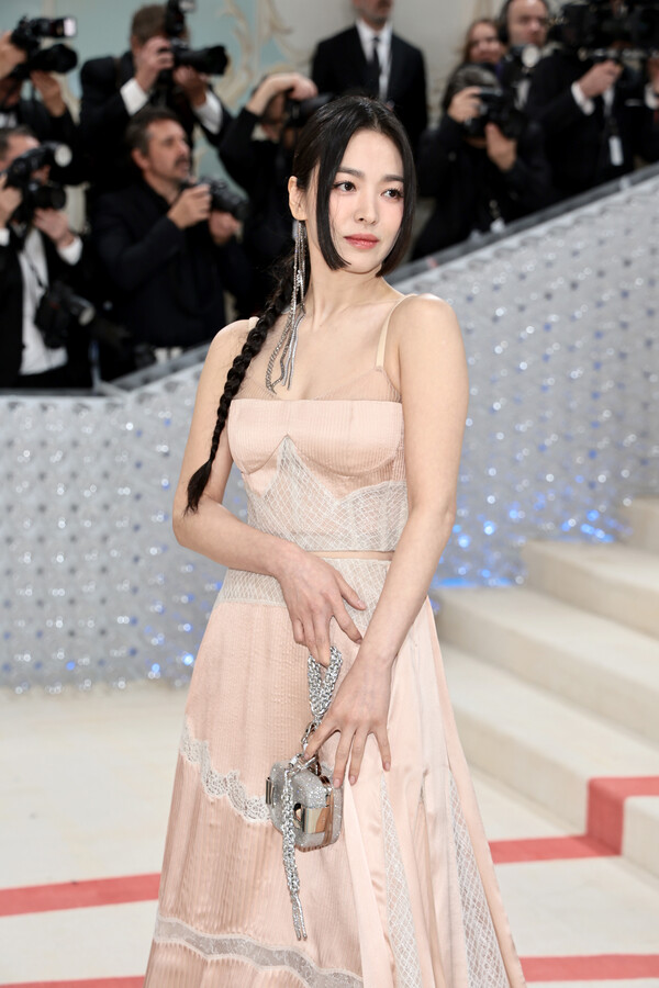 뉴진스·수지·송혜교의 히메컷, '공주머리' 왜 다시 유행인가 뉴진스·수지·송혜교의 히메컷, '공주머리' 왜 다시 유행인가