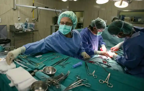 영국에서 더 많은 장기 밀매 사건을 조사하는 경찰을 만났습니다 영국에서 더 많은 장기 밀매 사건을 조사하는 경찰을 만났습니다