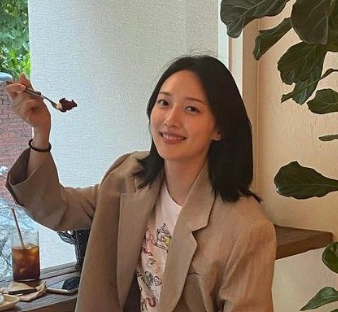  어떤 코디에도 잘 어울리는 여자 운동화로 연예인 스니커즈 컨버스 추천