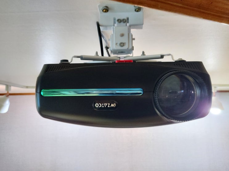  LED 빔프로젝터 WZATCO C2 1년 동안 써보고 느낀 점