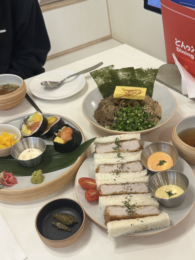  광주 상무 초이다이닝 연어 후토마끼 카츠산도 들기름 갓소바 맛난당