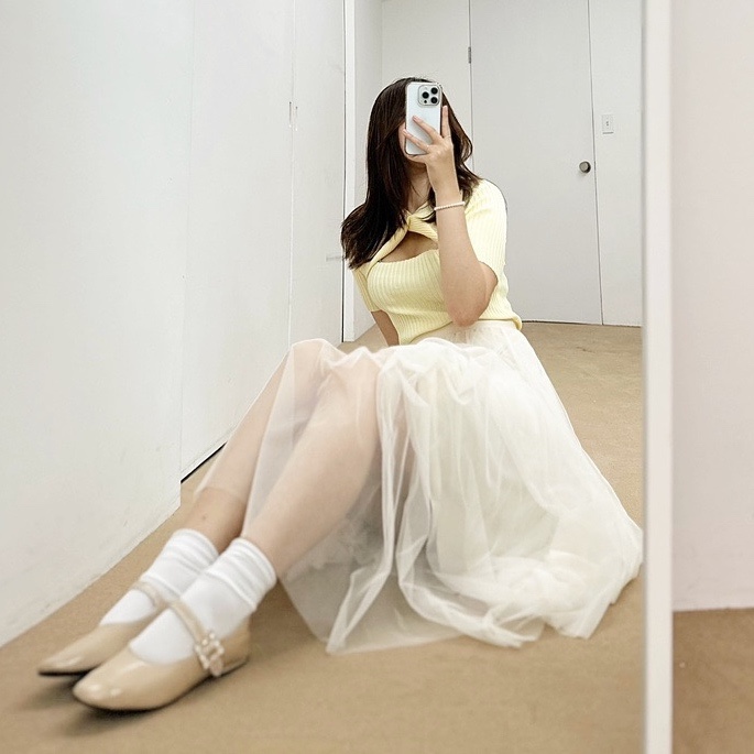  발레코어룩 코디: 컷아웃티셔츠 샤스커트 풀치마 메리제인슈즈 구두 양말