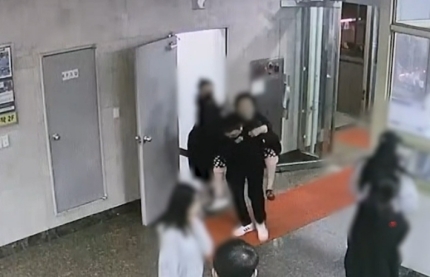  불난 건물에서 할머니를 구한 부산 경찰의 훈훈한 이야기