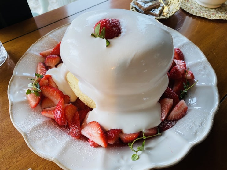 포항 송도 카페 더 클로버 The clover 딸기 수플레 팬케이크 존맛