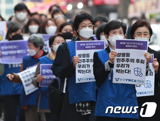 '폐지 논란' 여가부, 청소년·돌봄정책 골몰…여성정책은 '글쎄' '폐지 논란' 여가부, 청소년·돌봄정책 골몰…여성정책은 '글쎄'