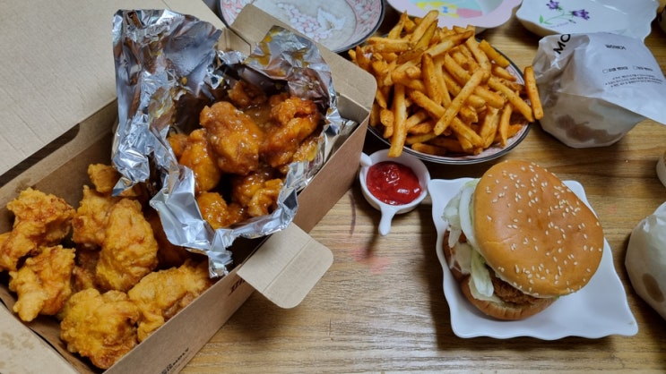  [철산 배달맛집] 치킨과 버거를 동시에! "맘스터치"+"페리카나"의 콜라보(w.배달특급 픽업 및 배달기)