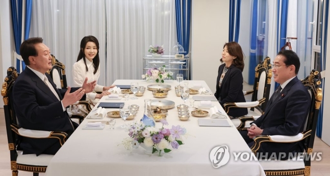 한남동 관저 2시간 만찬…'화합' 구절판 대접 한남동 관저 2시간 만찬…'화합' 구절판 대접