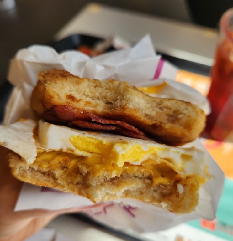  맥도날드 신메뉴 맥모닝 신제품 베이컨 에그 맥그리들