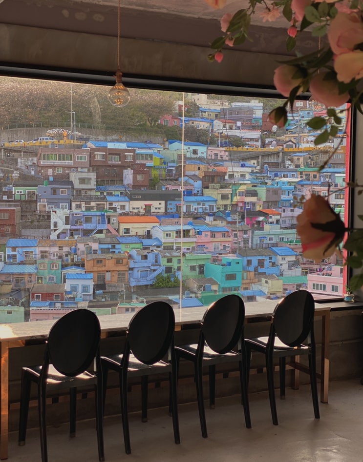  부산 감천문화마을 :: 동화 같은 알록달록한 시티뷰 맛집'커피잇집'