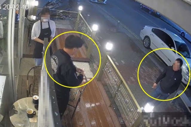 인천 카페 금연 부탁에 손님 테이블 커피 쏟고 잔 던져 복수 인천 카페 금연 부탁에 손님 테이블 커피 쏟고 잔 던져 복수